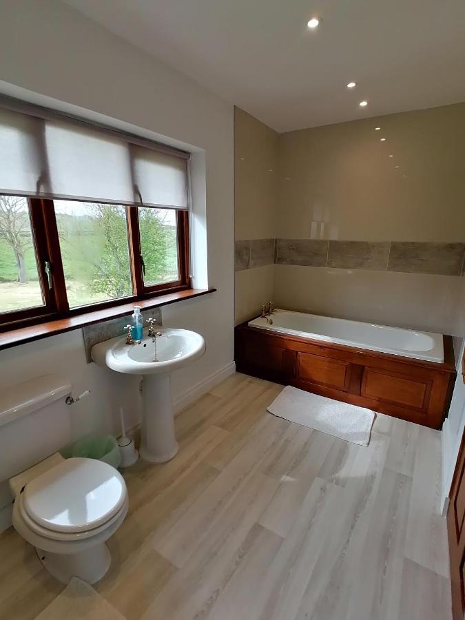 Tyddyn Crwn Country-House Apartments Beaumaris Ngoại thất bức ảnh