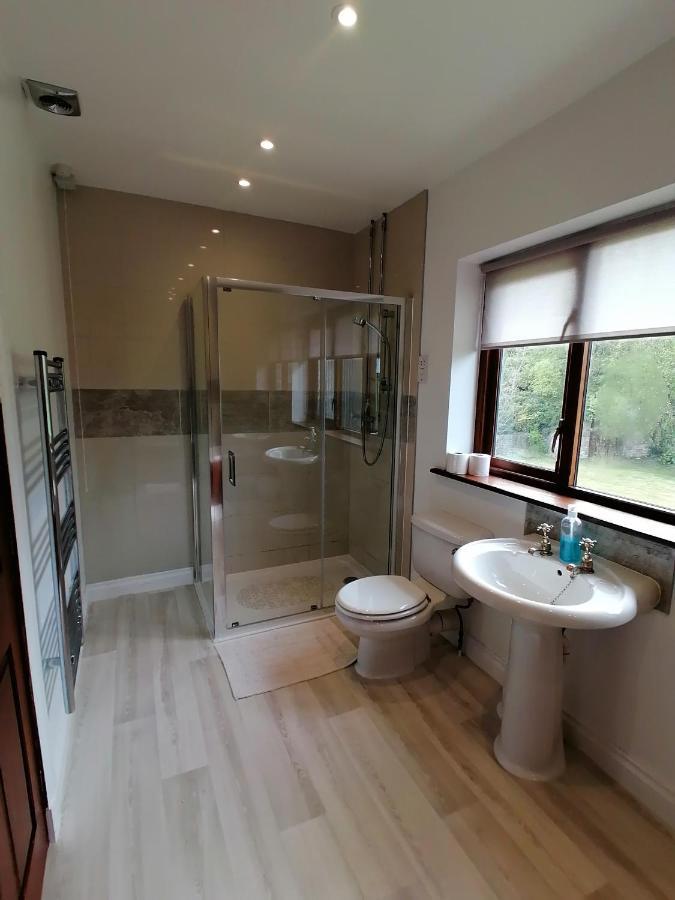 Tyddyn Crwn Country-House Apartments Beaumaris Ngoại thất bức ảnh